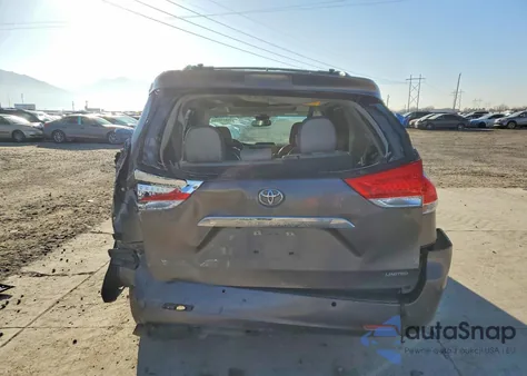 2012 Toyota Sienna Xle z USA, uszkodzony, nr VIN 5TDYK3DC7CS211023